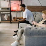 Стильная игровая зона в домашнем интерьере с современной мебелью