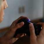 Игровая комната в стиле Дикого Запада с деревянной мебелью