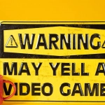 Современная игровая зона в домашнем интерьере с яркими акцентами