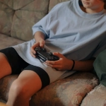 Стильное игровое пространство в современном домашнем интерьере